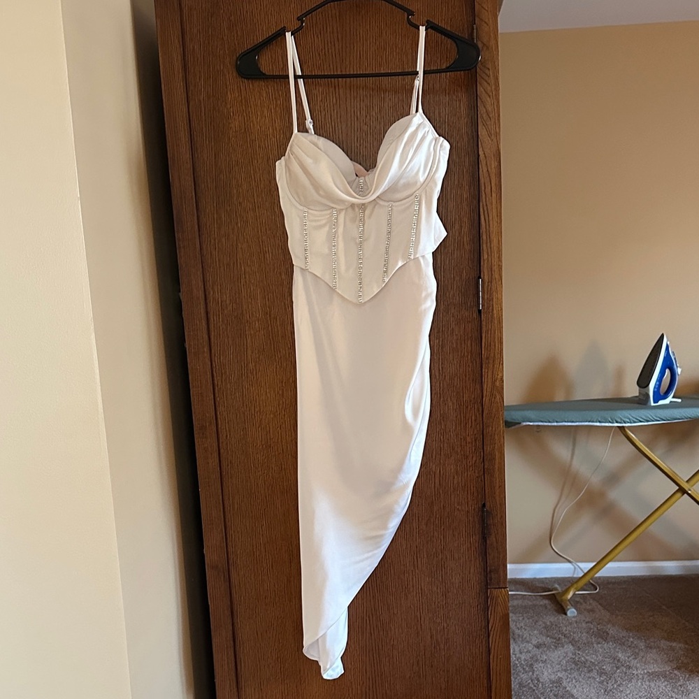Oh Polly size US 2 brand new dress never worn. Satiny fabric